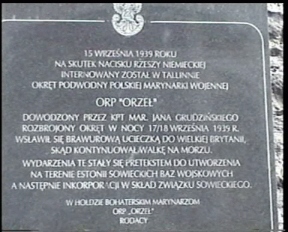 Tablica w Talinie upamiętniająca załogę ORP ORZEŁ